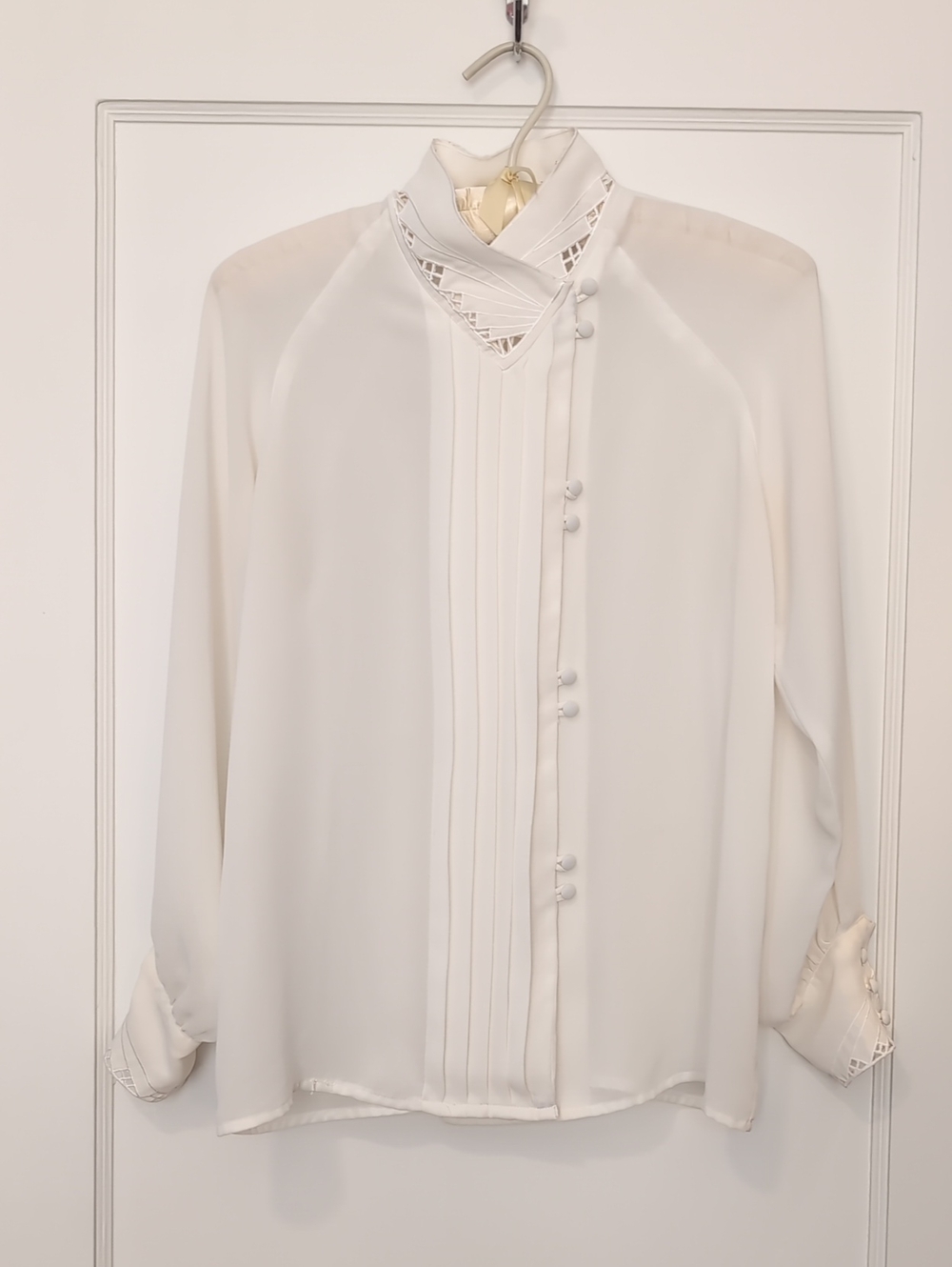 Vintage Worthington Ivory Button-Front Blouse with Art Deco MSM Embroidered Trim